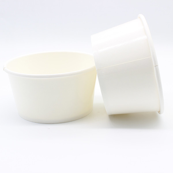 Des bols en papier écologiques à fond carré blancs, des bols jetables pour la soupe chaude 0