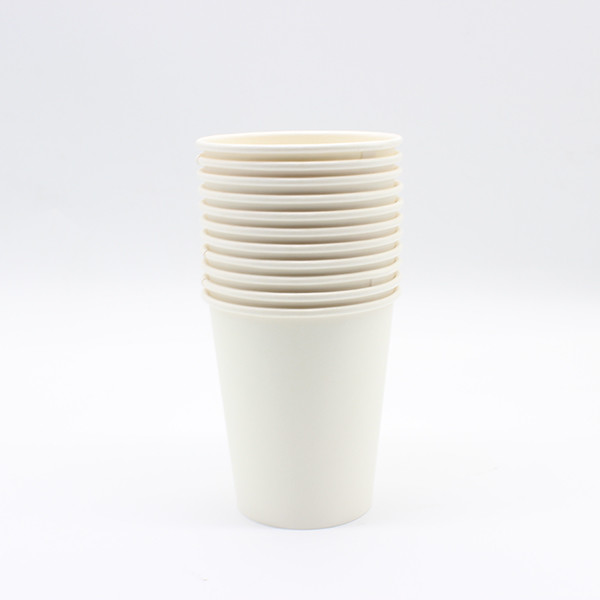 Une tasse de papier au lait et au thé minimaliste 2